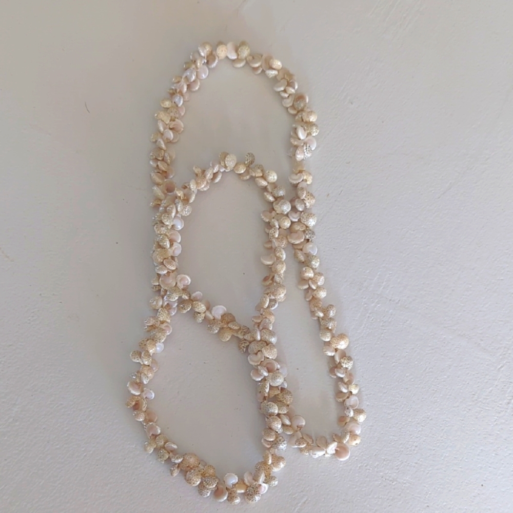 Elegant Cream Shells Beaded Necklace
